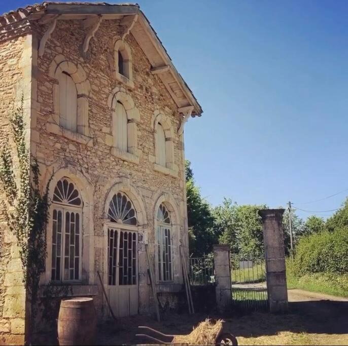 La Roulotte Du Chateau De Framboise Dumes Экстерьер фото